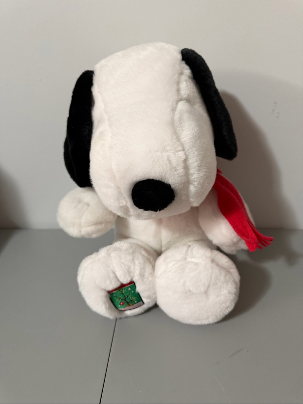 Peanuts Hallmark Snoopy Plush 40th Anniversary Charlie Brown Christmas Red Scarf